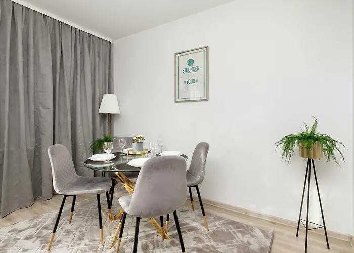 Stylowy Z Parkingiem I Biurkiem W Gdansku By Renters