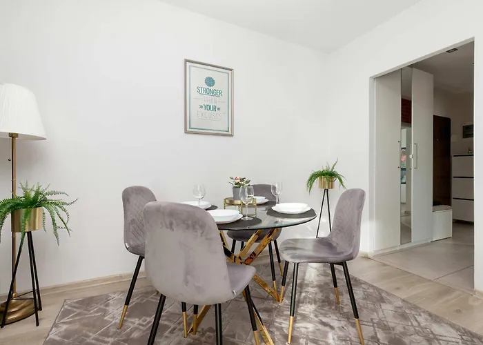 Stylowy Z Parkingiem I Biurkiem W Gdansku By Renters