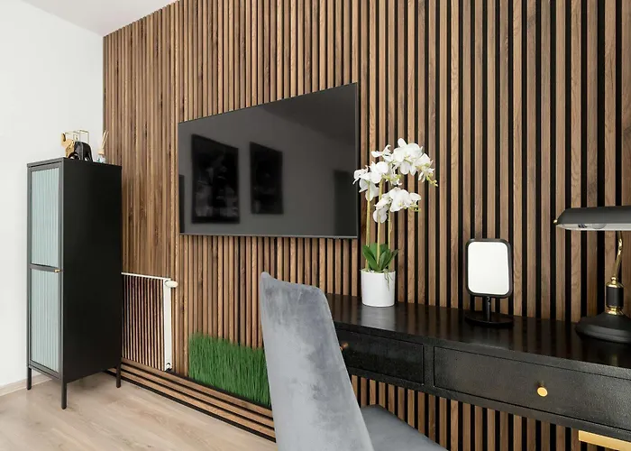 Stylowy Z Parkingiem I Biurkiem W Gdansku By Renters