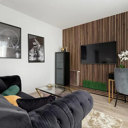아파트 Stylowy Z Parkingiem I Biurkiem W Gdansku By Renters