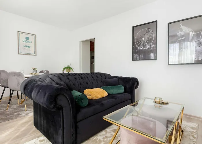 Apartman Stylowy Z Parkingiem I Biurkiem W Gdansku By Renters Gdańsk